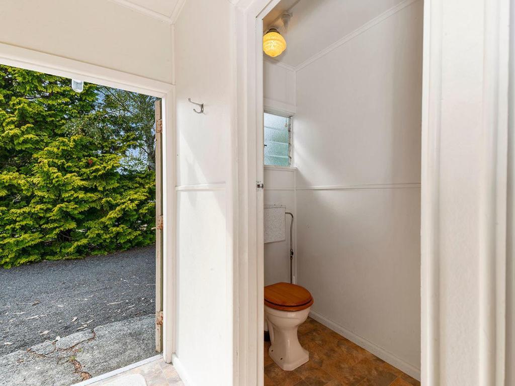 Lake Edge Cottage - Waitahanui Holiday Home Экстерьер фото