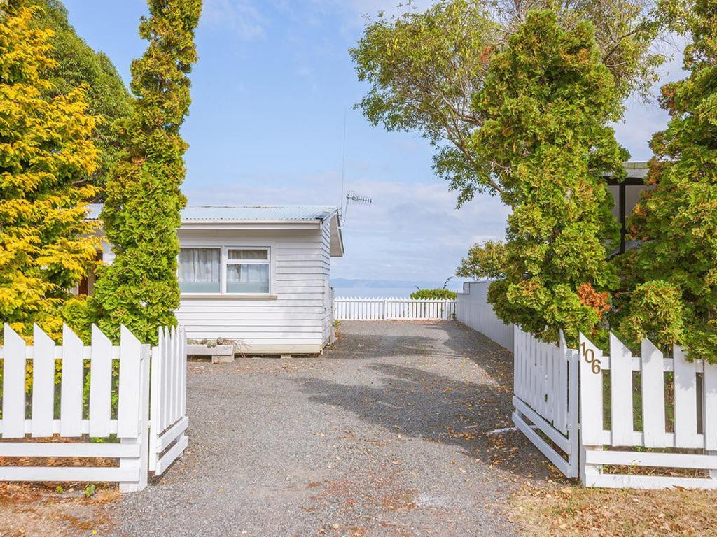 Lake Edge Cottage - Waitahanui Holiday Home Экстерьер фото